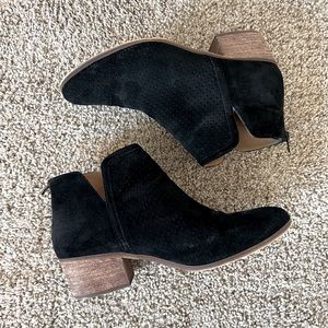 Susina Leather Bootie in Black, Size 11